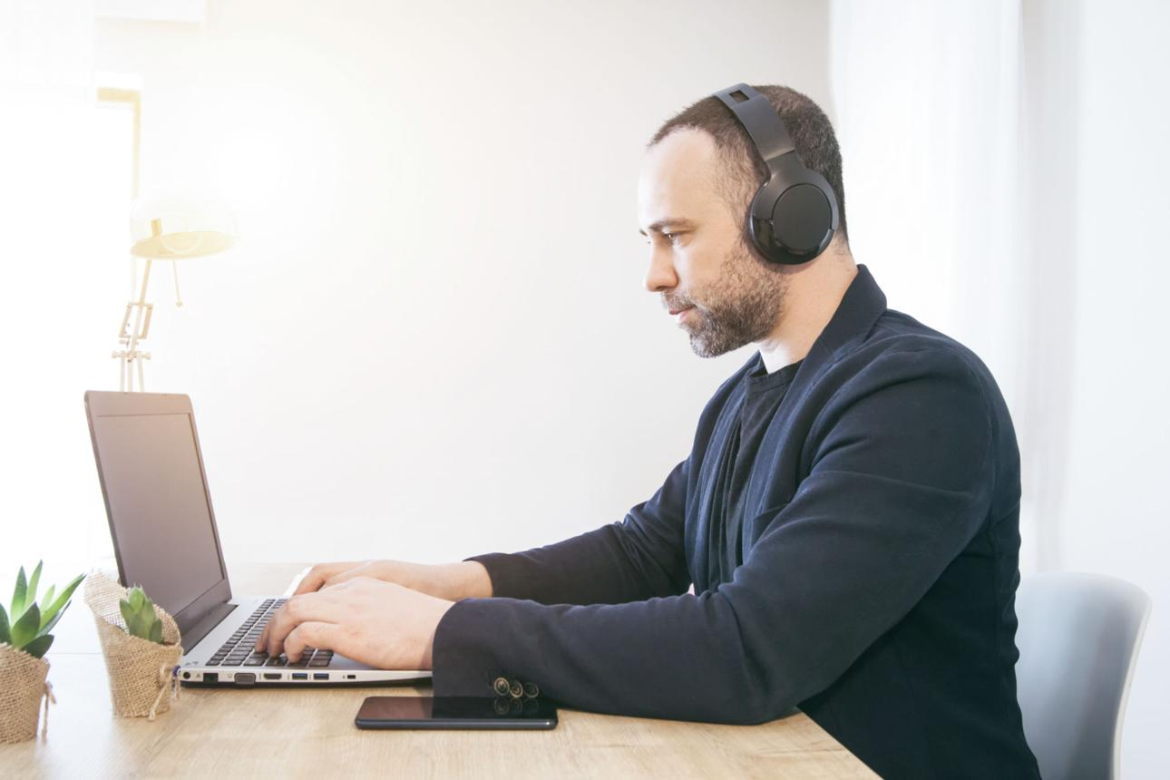 Best Budget Wireless Earbuds Under $50 (2026 Guide)