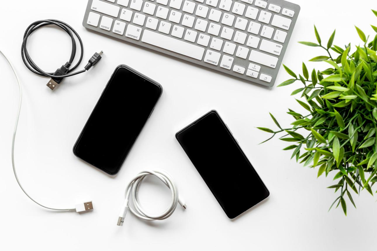 Best Phone Stands for Desk Under $30 (2026 Guide)